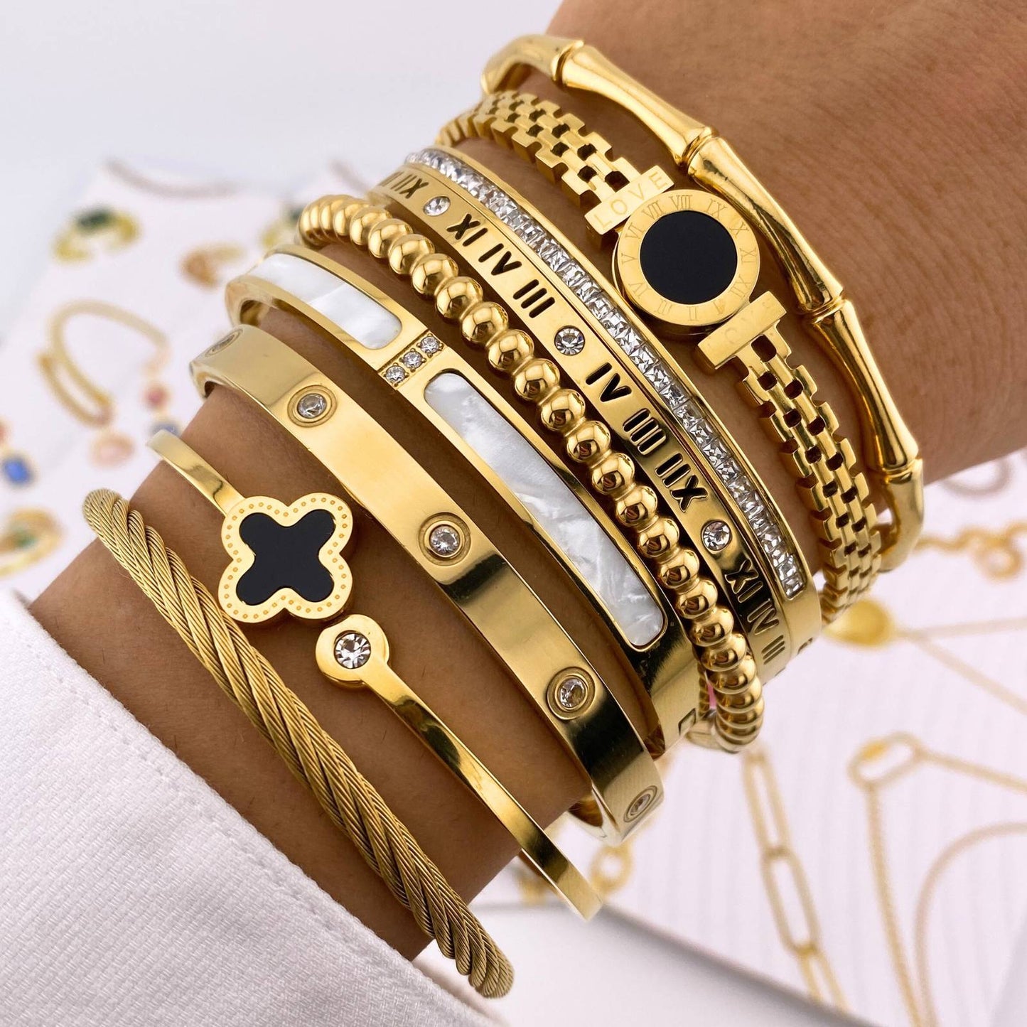18K Goldplattiertes Edelstahl-Armband mit Zirkonia-Steinen – Eleganz im Blüten-Design